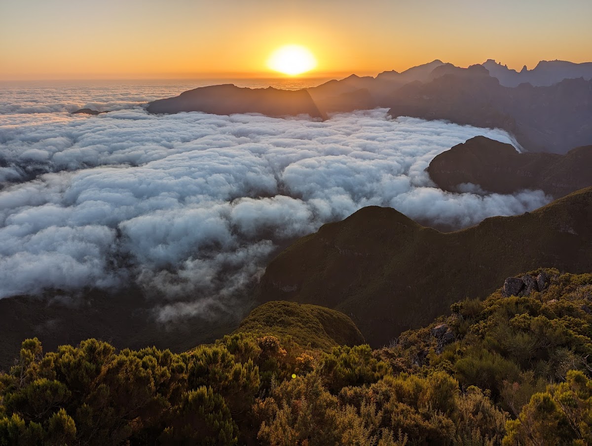 Bica da Cana peak and viewpoint