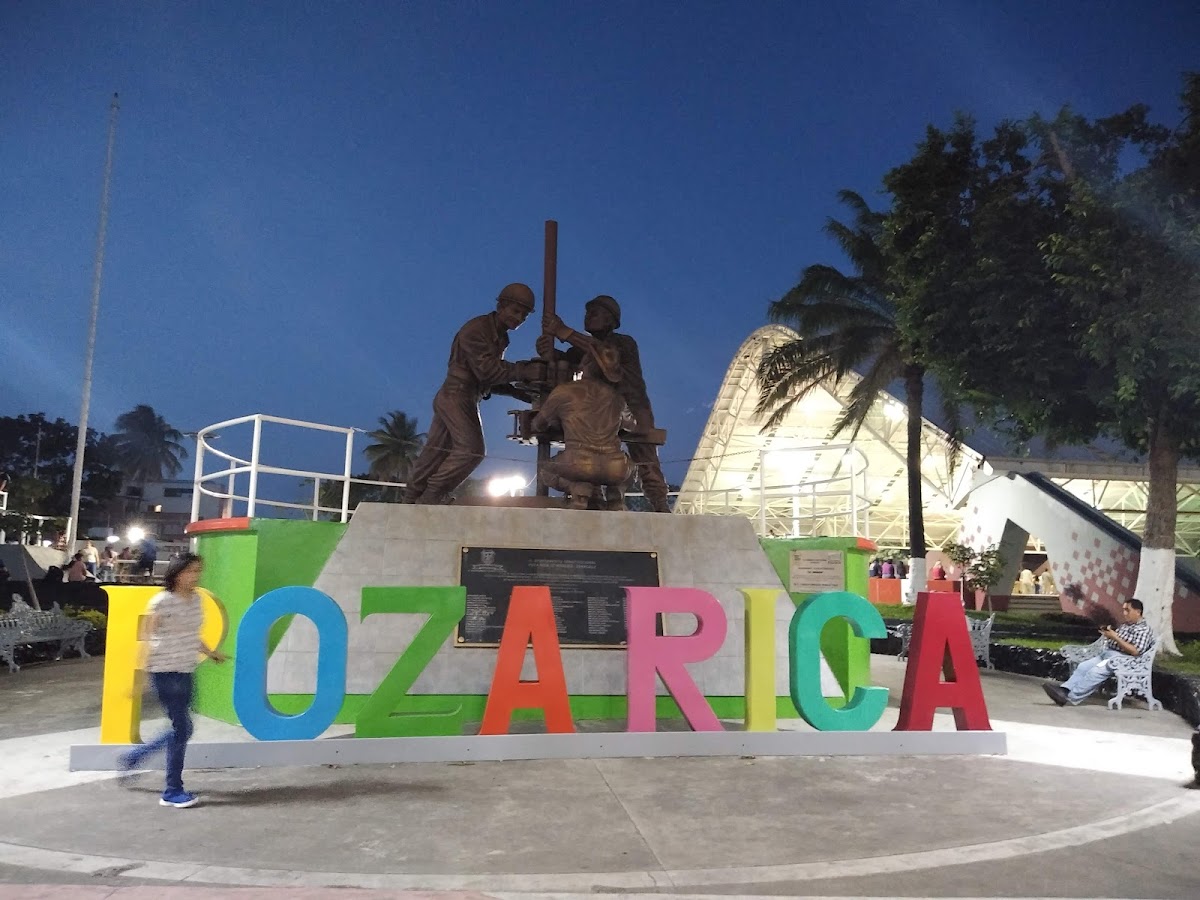 Plaza Civica 18 de Marzo